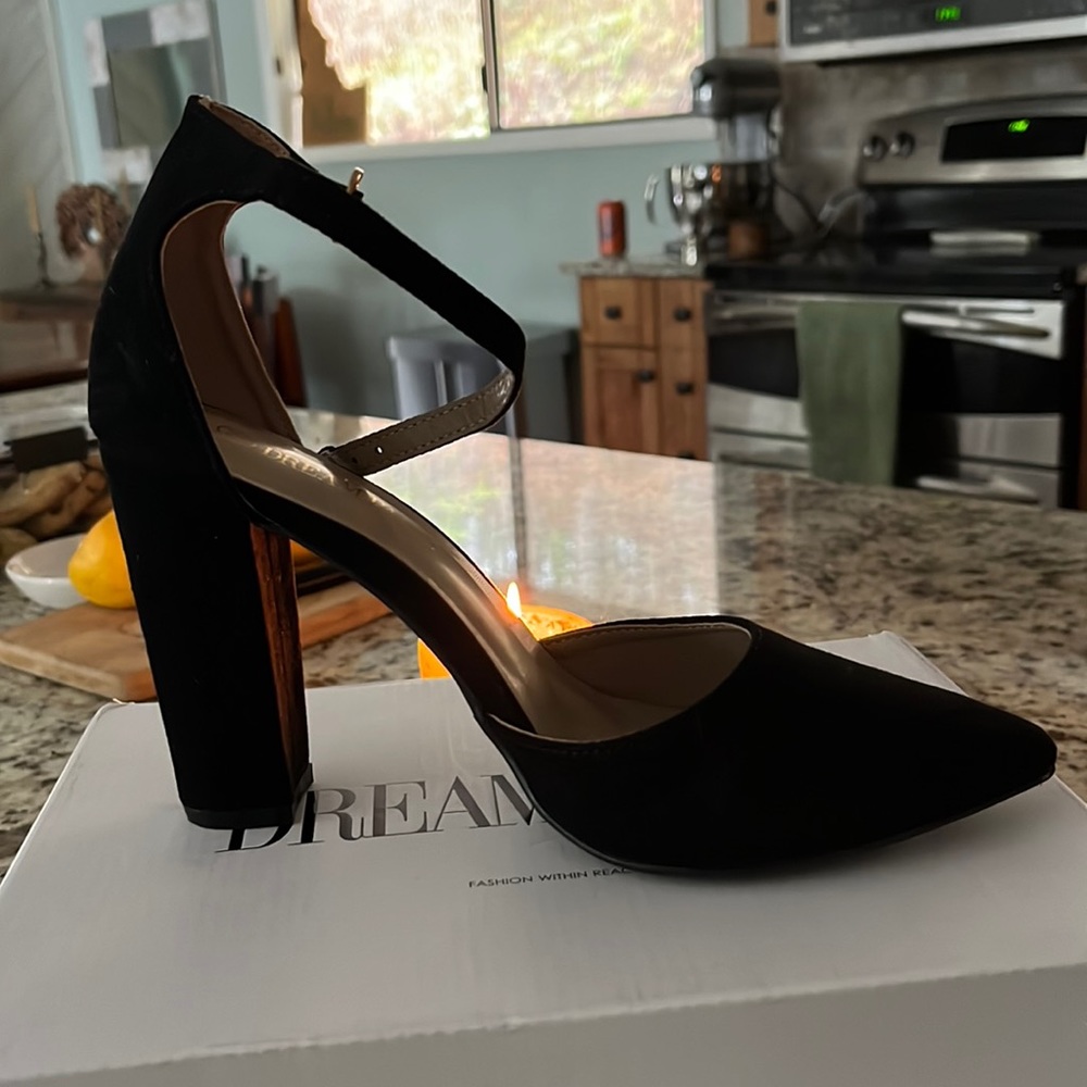 Brand new never worn black shoes